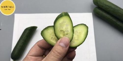 家人吃瓜的图,一起吃瓜的温馨瞬间